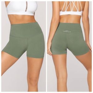 LORNA JANE NWT Bare Minimum Bike Shorts Tight Light Khaki Green Sz XL